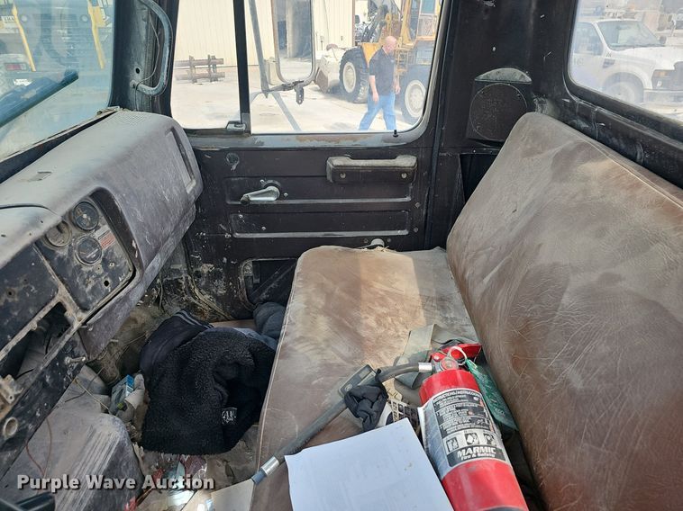 image for item EJ5955 1989 International 1754 bucket truck