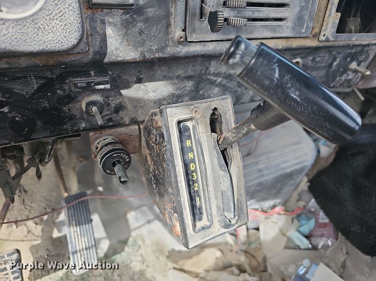 image for item EJ5955 1989 International 1754 bucket truck