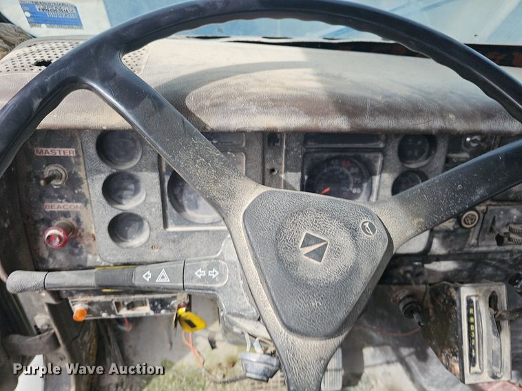 image for item EJ5955 1989 International 1754 bucket truck