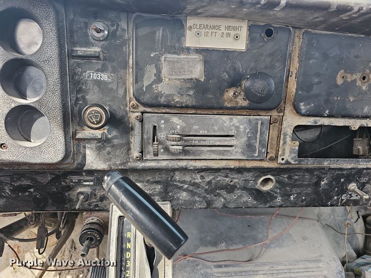 image for item EJ5955 1989 International 1754 bucket truck