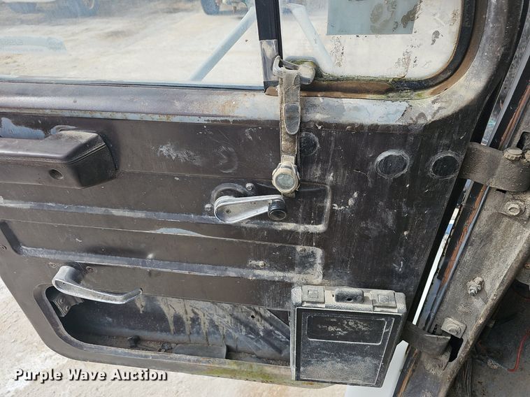 image for item EJ5955 1989 International 1754 bucket truck