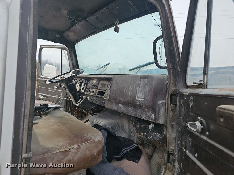 image for item EJ5955 1989 International 1754 bucket truck