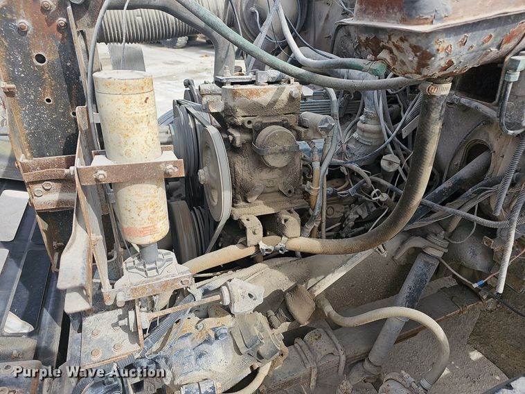 image for item EJ5955 1989 International 1754 bucket truck