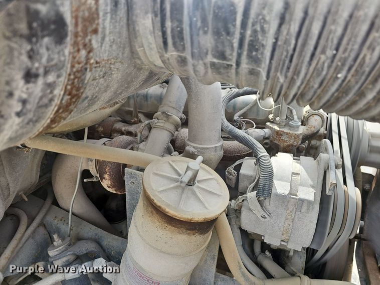 image for item EJ5955 1989 International 1754 bucket truck