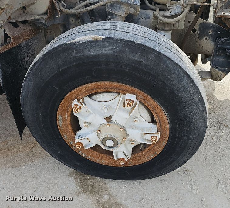 image for item EJ5955 1989 International 1754 bucket truck