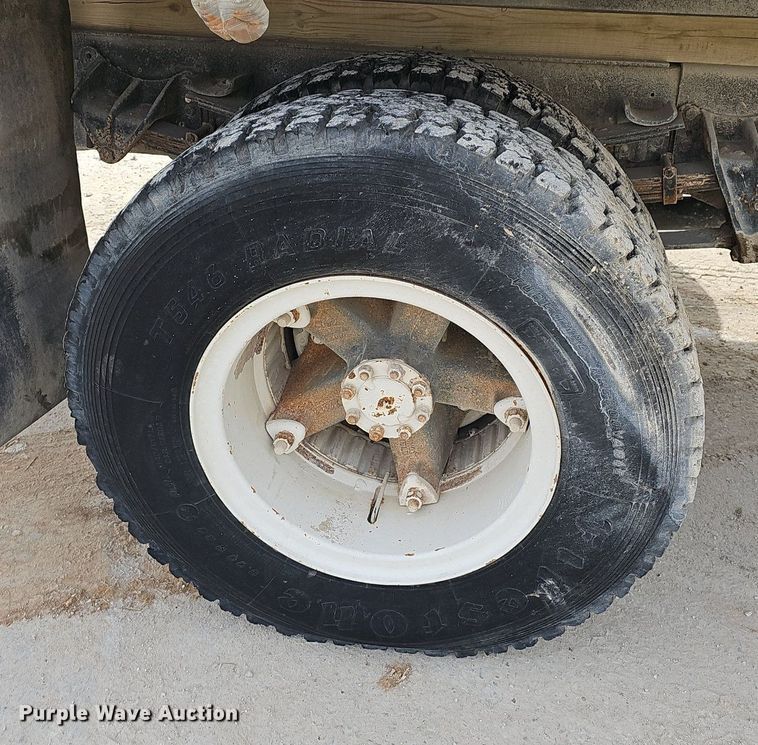 image for item EJ5955 1989 International 1754 bucket truck