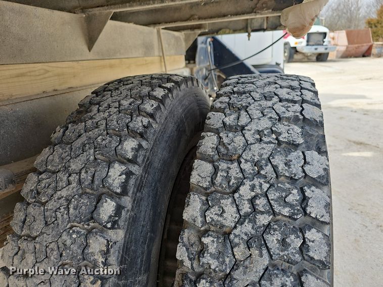 image for item EJ5955 1989 International 1754 bucket truck