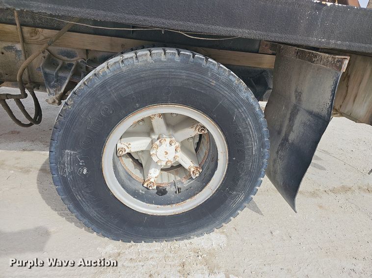 image for item EJ5955 1989 International 1754 bucket truck