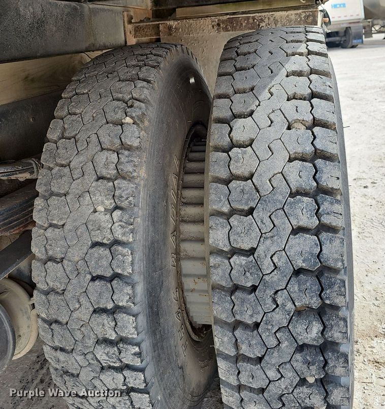 image for item EJ5955 1989 International 1754 bucket truck