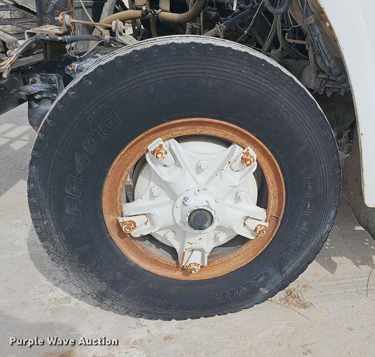 image for item EJ5955 1989 International 1754 bucket truck