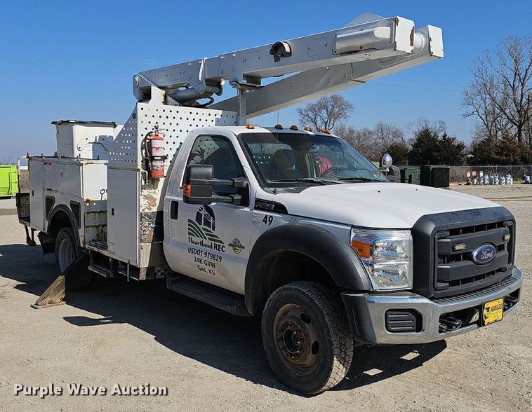 image for item EJ5956 2016 Ford  F550 Super Duty bucket truck