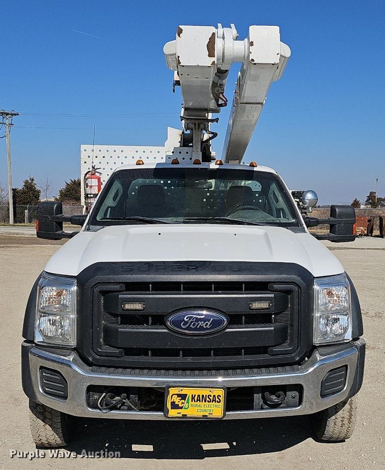 image for item EJ5956 2016 Ford  F550 Super Duty bucket truck