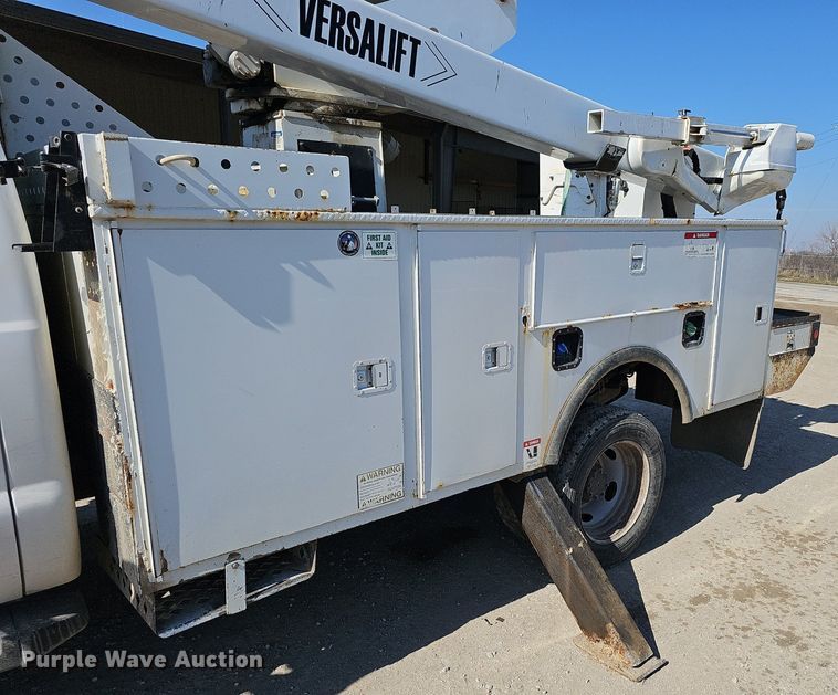 image for item EJ5956 2016 Ford  F550 Super Duty bucket truck