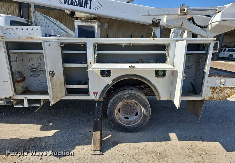 image for item EJ5956 2016 Ford  F550 Super Duty bucket truck