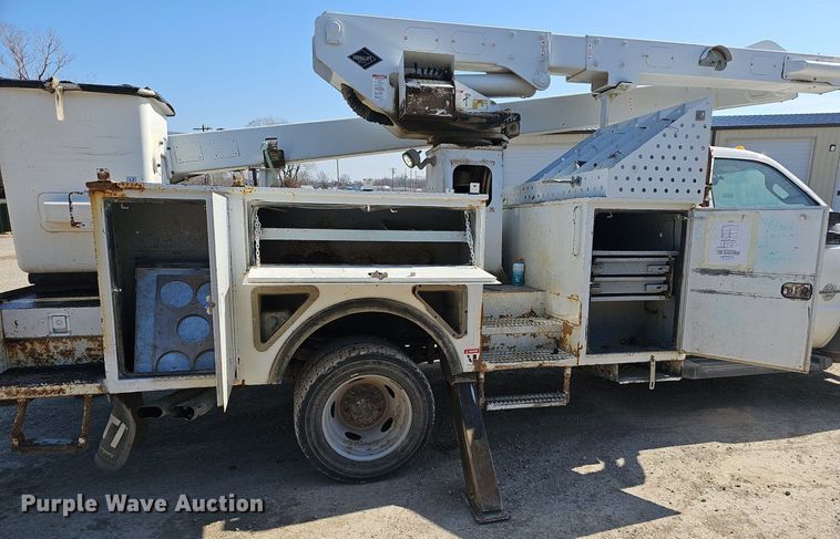 image for item EJ5956 2016 Ford  F550 Super Duty bucket truck