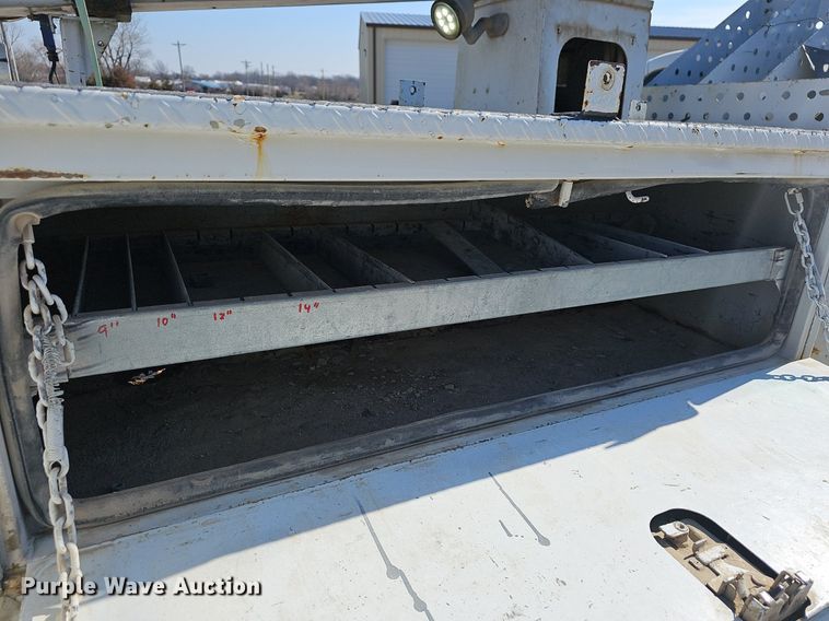 image for item EJ5956 2016 Ford  F550 Super Duty bucket truck