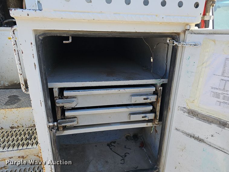 image for item EJ5956 2016 Ford  F550 Super Duty bucket truck