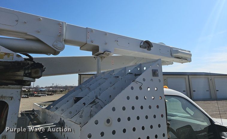 image for item EJ5956 2016 Ford  F550 Super Duty bucket truck