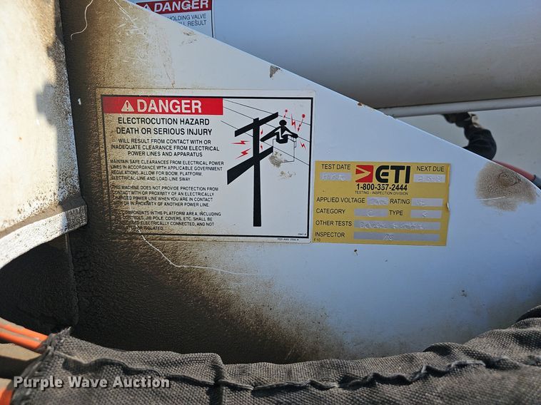 image for item EJ5956 2016 Ford  F550 Super Duty bucket truck