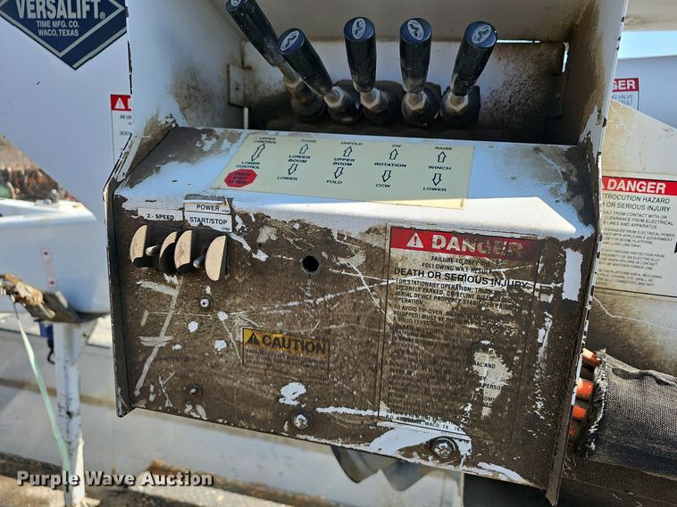 image for item EJ5956 2016 Ford  F550 Super Duty bucket truck