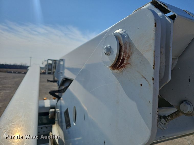 image for item EJ5956 2016 Ford  F550 Super Duty bucket truck