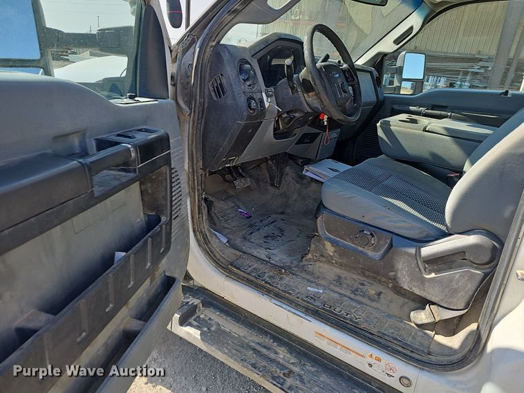 image for item EJ5956 2016 Ford  F550 Super Duty bucket truck