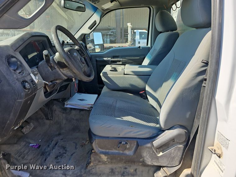 image for item EJ5956 2016 Ford  F550 Super Duty bucket truck