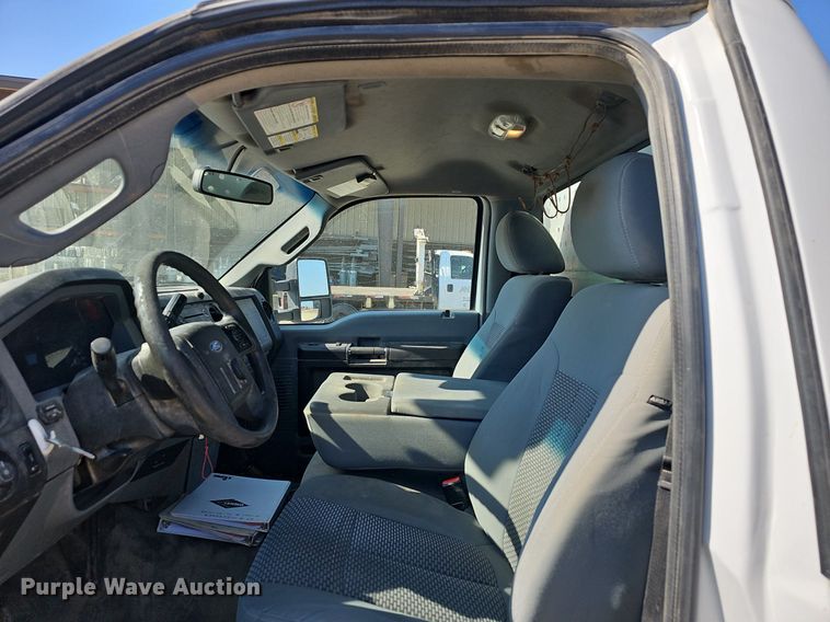 image for item EJ5956 2016 Ford  F550 Super Duty bucket truck