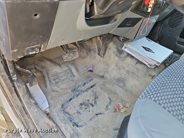 image for item EJ5956 2016 Ford  F550 Super Duty bucket truck