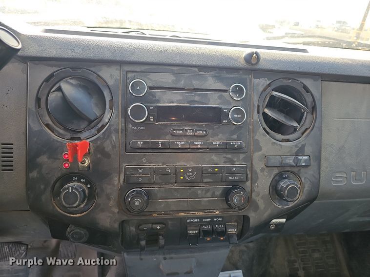 image for item EJ5956 2016 Ford  F550 Super Duty bucket truck