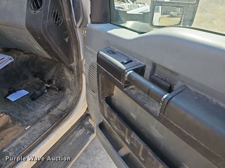 image for item EJ5956 2016 Ford  F550 Super Duty bucket truck