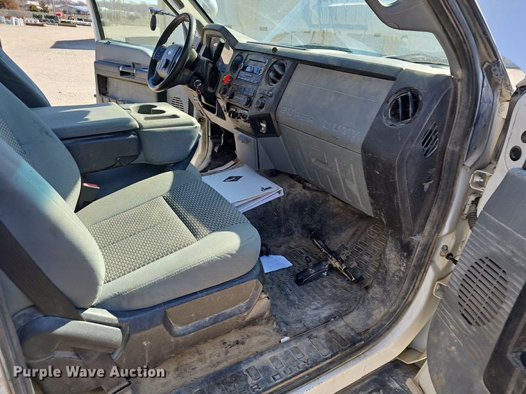 image for item EJ5956 2016 Ford  F550 Super Duty bucket truck