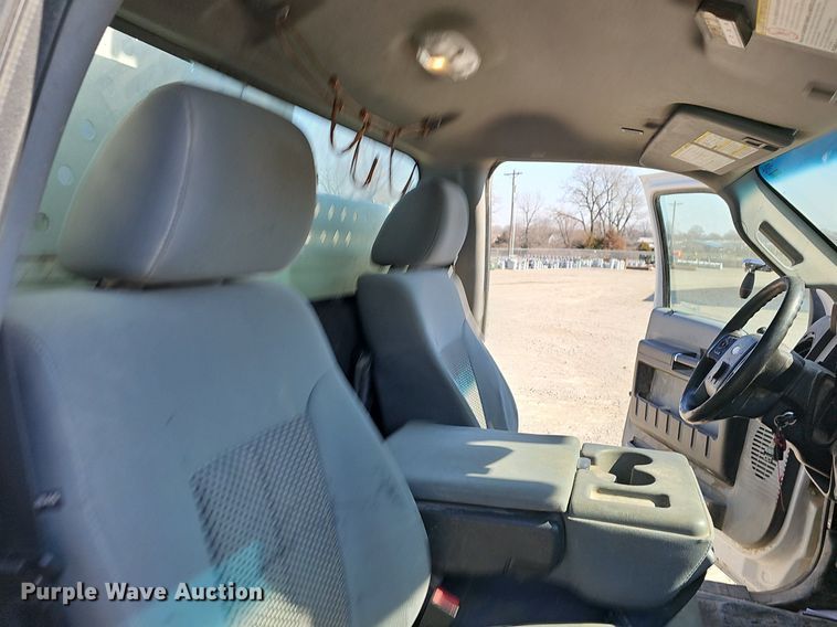 image for item EJ5956 2016 Ford  F550 Super Duty bucket truck