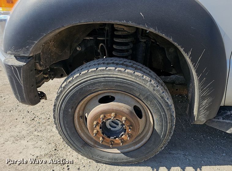 image for item EJ5956 2016 Ford  F550 Super Duty bucket truck