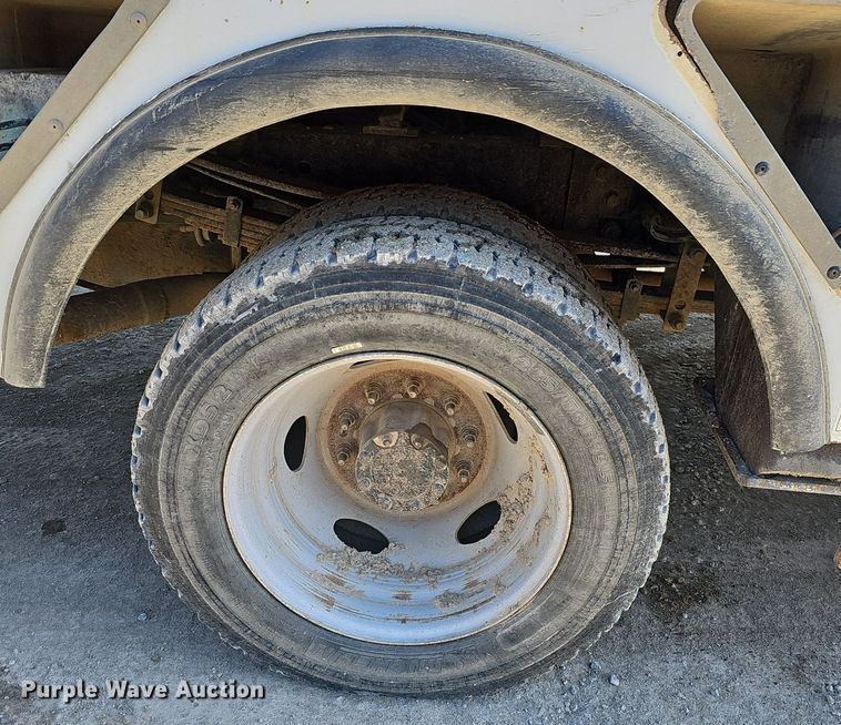 image for item EJ5956 2016 Ford  F550 Super Duty bucket truck