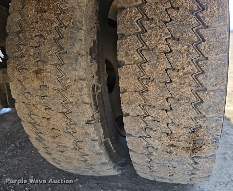 image for item EJ5956 2016 Ford  F550 Super Duty bucket truck