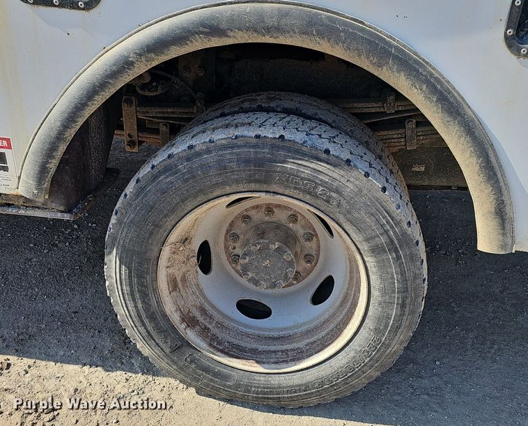 image for item EJ5956 2016 Ford  F550 Super Duty bucket truck