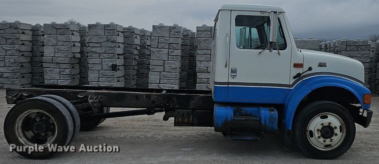 image for item EJ6073 2002 International 4700 truck cab and chassis