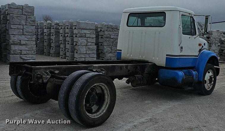 image for item EJ6073 2002 International 4700 truck cab and chassis