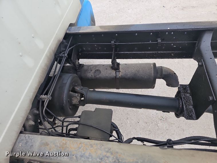 image for item EJ6073 2002 International 4700 truck cab and chassis