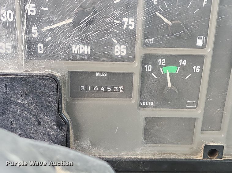 image for item EJ6073 2002 International 4700 truck cab and chassis