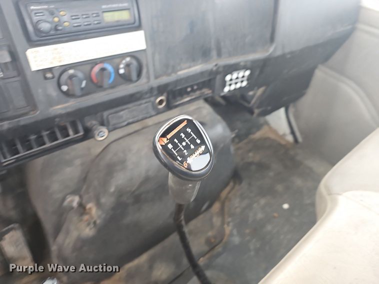 image for item EJ6073 2002 International 4700 truck cab and chassis