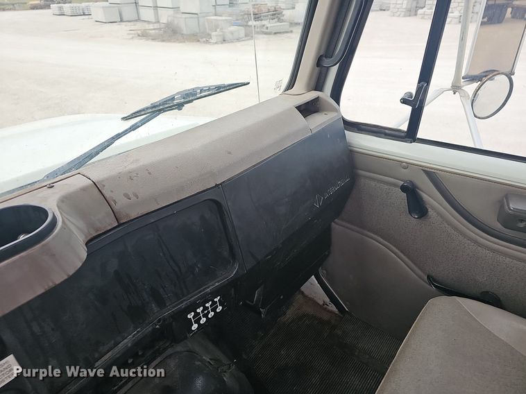 image for item EJ6073 2002 International 4700 truck cab and chassis