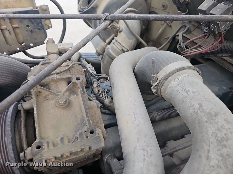 image for item EJ6073 2002 International 4700 truck cab and chassis