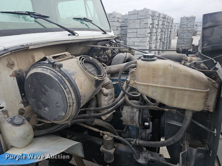 image for item EJ6073 2002 International 4700 truck cab and chassis