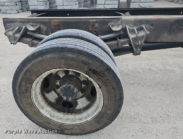 image for item EJ6073 2002 International 4700 truck cab and chassis