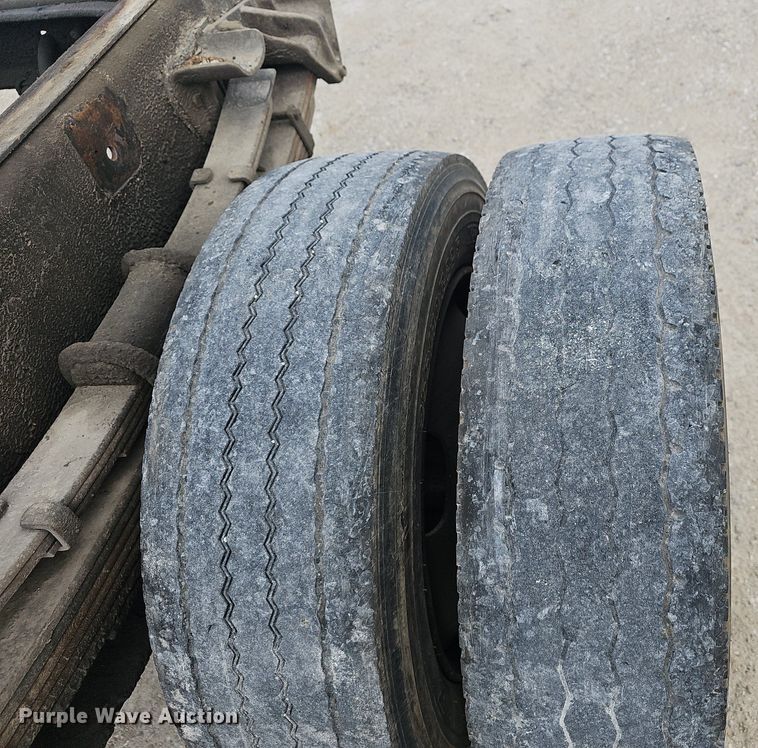 image for item EJ6073 2002 International 4700 truck cab and chassis