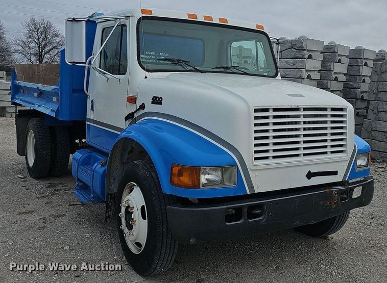image for item EJ6074 1998 International 4700 dump truck