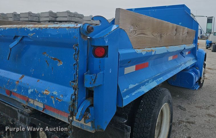 image for item EJ6074 1998 International 4700 dump truck