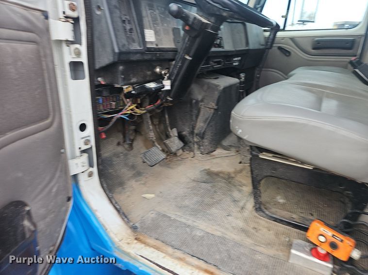 image for item EJ6074 1998 International 4700 dump truck